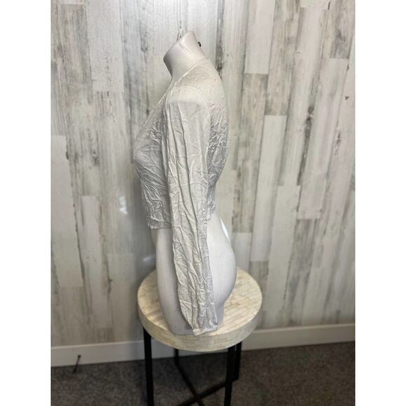 White blouse - Picture 2 of 5